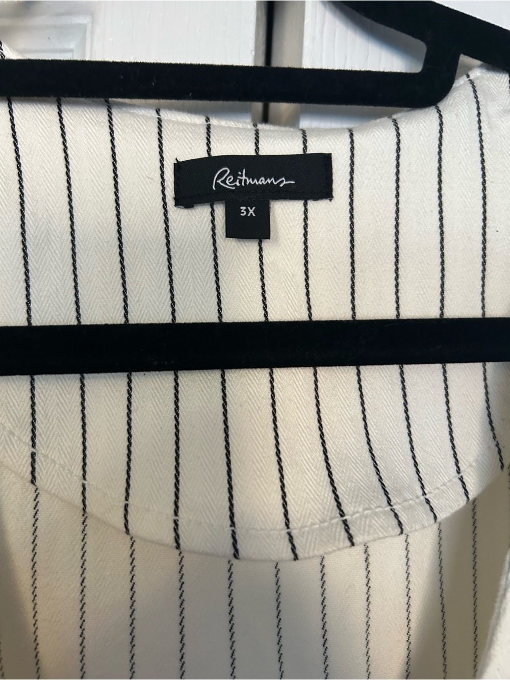 Reitmans White Pinstripe Sleeveless Button Vest - Picture 3 of 6
